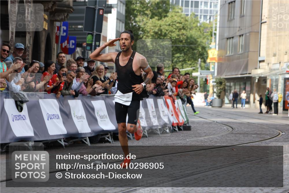 13.09.2026 - 21. swb-Marathon Bremen Strokosch-Dieckow http://msf.ph/oto/10296905 13.09.2026 12:17:20 Ziel 1109 meine-sportfotos.de
