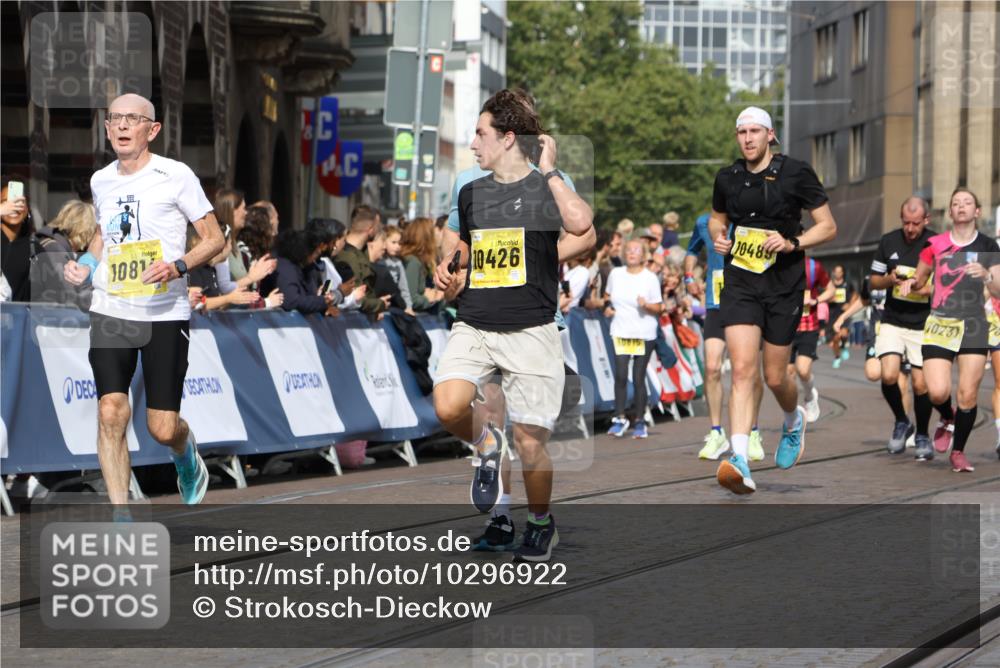 13.09.2026 - 21. swb-Marathon Bremen Strokosch-Dieckow http://msf.ph/oto/10296922 13.09.2026 10:48:38 Ziel 10316, 10421, 10638, 11058, 11135, 11241, 11582, 11683, 11781, 11815, 12259, 13570, 10815, 11885, 12204, 13512 meine-sportfotos.de