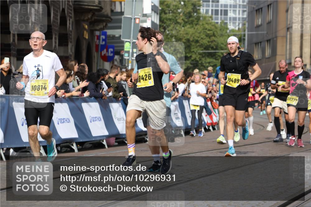 13.09.2026 - 21. swb-Marathon Bremen Strokosch-Dieckow http://msf.ph/oto/10296931 13.09.2026 10:48:38 Ziel 10316, 10421, 10638, 11058, 11135, 11241, 11582, 11683, 11781, 11815, 12259, 13570, 10815, 11885, 12204, 13512 meine-sportfotos.de