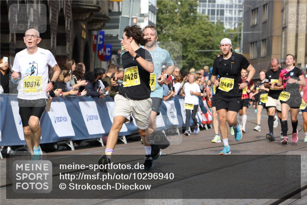 13.09.2026 - 21. swb-Marathon Bremen Strokosch-Dieckow http://msf.ph/oto/10296940 13.09.2026 10:48:38 Ziel 10316, 10421, 10638, 11058, 11135, 11241, 11582, 11683, 11781, 11815, 12259, 13570, 10815, 11885, 12204, 13512 meine-sportfotos.de