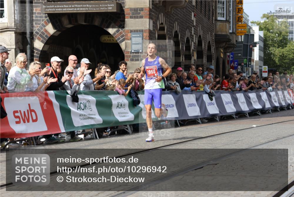 13.09.2026 - 21. swb-Marathon Bremen Strokosch-Dieckow http://msf.ph/oto/10296942 13.09.2026 12:18:09 Ziel 1956 meine-sportfotos.de