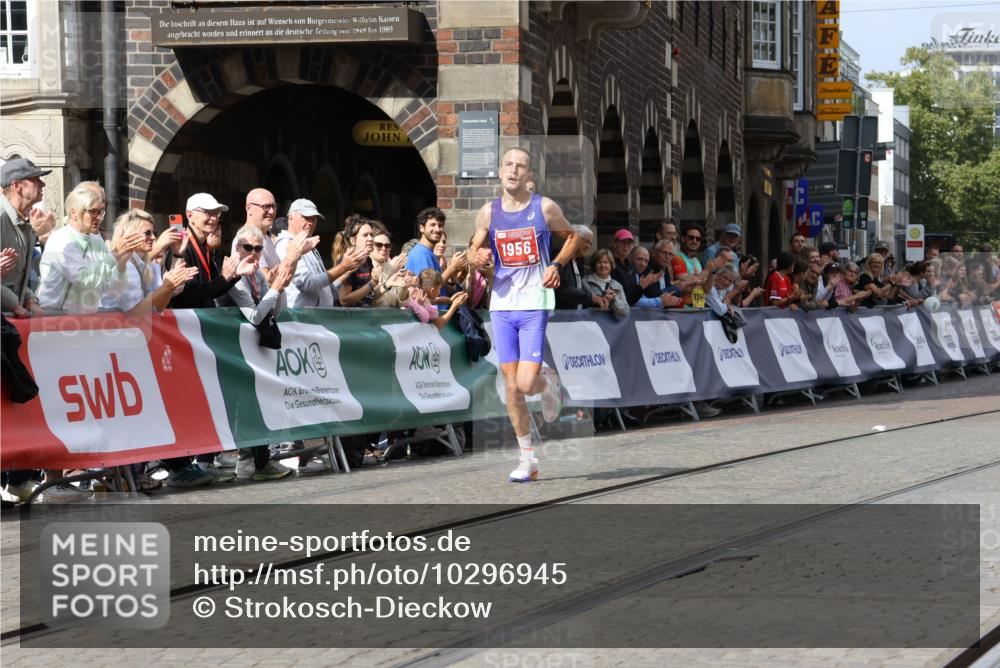 13.09.2026 - 21. swb-Marathon Bremen Strokosch-Dieckow http://msf.ph/oto/10296945 13.09.2026 12:18:09 Ziel 1956 meine-sportfotos.de