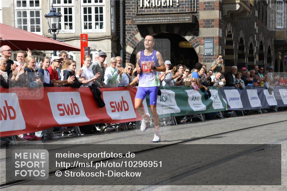 13.09.2026 - 21. swb-Marathon Bremen Strokosch-Dieckow http://msf.ph/oto/10296951 13.09.2026 12:18:10 Ziel 1956 meine-sportfotos.de