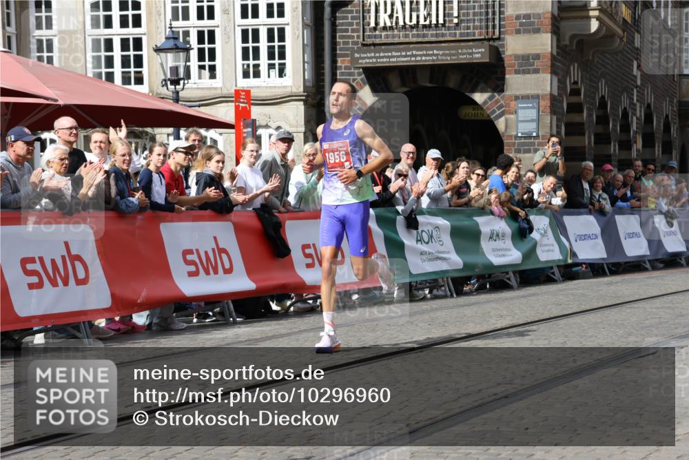 13.09.2026 - 21. swb-Marathon Bremen Strokosch-Dieckow http://msf.ph/oto/10296960 13.09.2026 12:18:10 Ziel 1956 meine-sportfotos.de