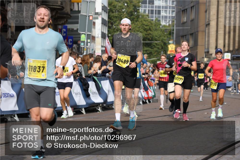 13.09.2026 - 21. swb-Marathon Bremen Strokosch-Dieckow http://msf.ph/oto/10296967 13.09.2026 10:48:39 Ziel 10316, 10421, 10426, 10638, 11058, 11135, 11241, 11582, 11683, 11781, 11815, 11837, 12259, 13570, 10815, 11885, 12204, 13512 meine-sportfotos.de