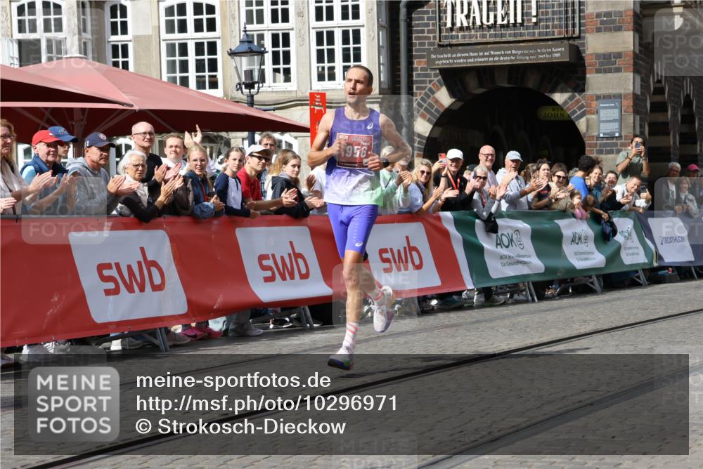 13.09.2026 - 21. swb-Marathon Bremen Strokosch-Dieckow http://msf.ph/oto/10296971 13.09.2026 12:18:10 Ziel 1956 meine-sportfotos.de