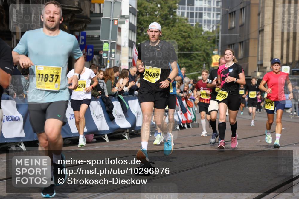 13.09.2026 - 21. swb-Marathon Bremen Strokosch-Dieckow http://msf.ph/oto/10296976 13.09.2026 10:48:39 Ziel 10316, 10421, 10426, 10638, 11058, 11135, 11241, 11582, 11683, 11781, 11815, 11837, 12259, 13570, 10815, 11885, 12204, 13512 meine-sportfotos.de