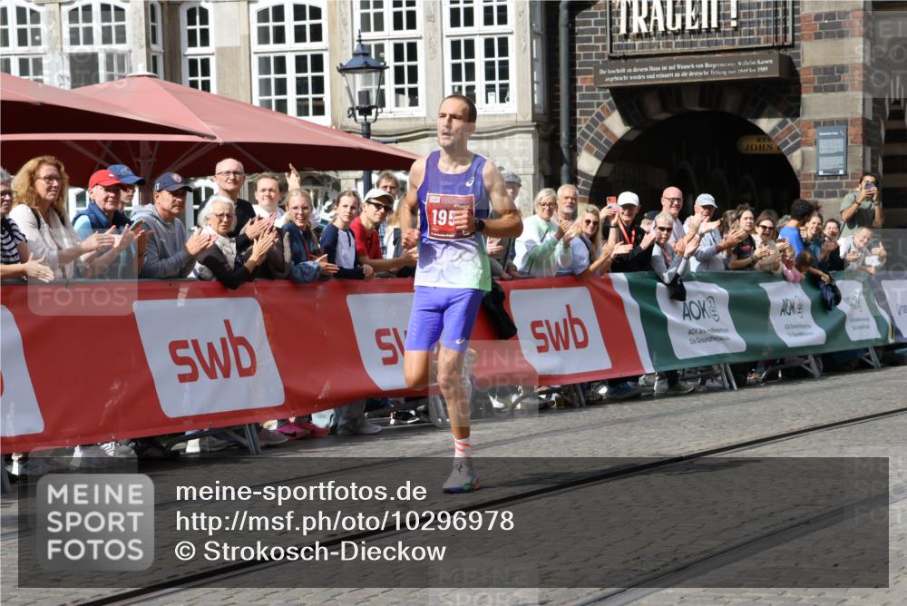 13.09.2026 - 21. swb-Marathon Bremen Strokosch-Dieckow http://msf.ph/oto/10296978 13.09.2026 12:18:11 Ziel 1956 meine-sportfotos.de