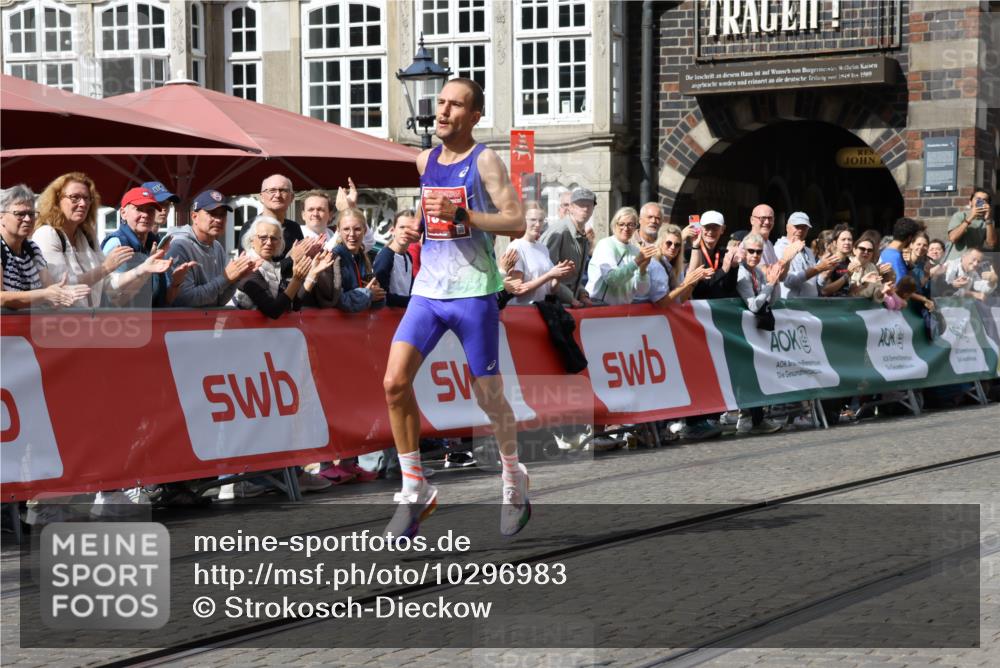 13.09.2026 - 21. swb-Marathon Bremen Strokosch-Dieckow http://msf.ph/oto/10296983 13.09.2026 12:18:11 Ziel 1956 meine-sportfotos.de