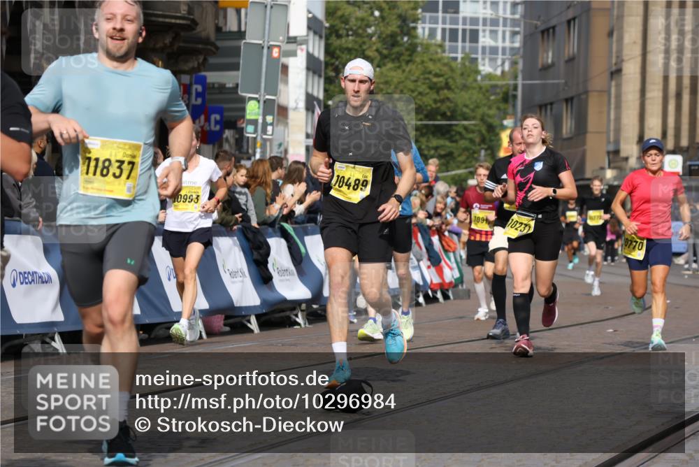 13.09.2026 - 21. swb-Marathon Bremen Strokosch-Dieckow http://msf.ph/oto/10296984 13.09.2026 10:48:39 Ziel 10316, 10421, 10426, 10638, 11058, 11135, 11241, 11582, 11683, 11781, 11815, 11837, 12259, 13570, 10815, 11885, 12204, 13512 meine-sportfotos.de