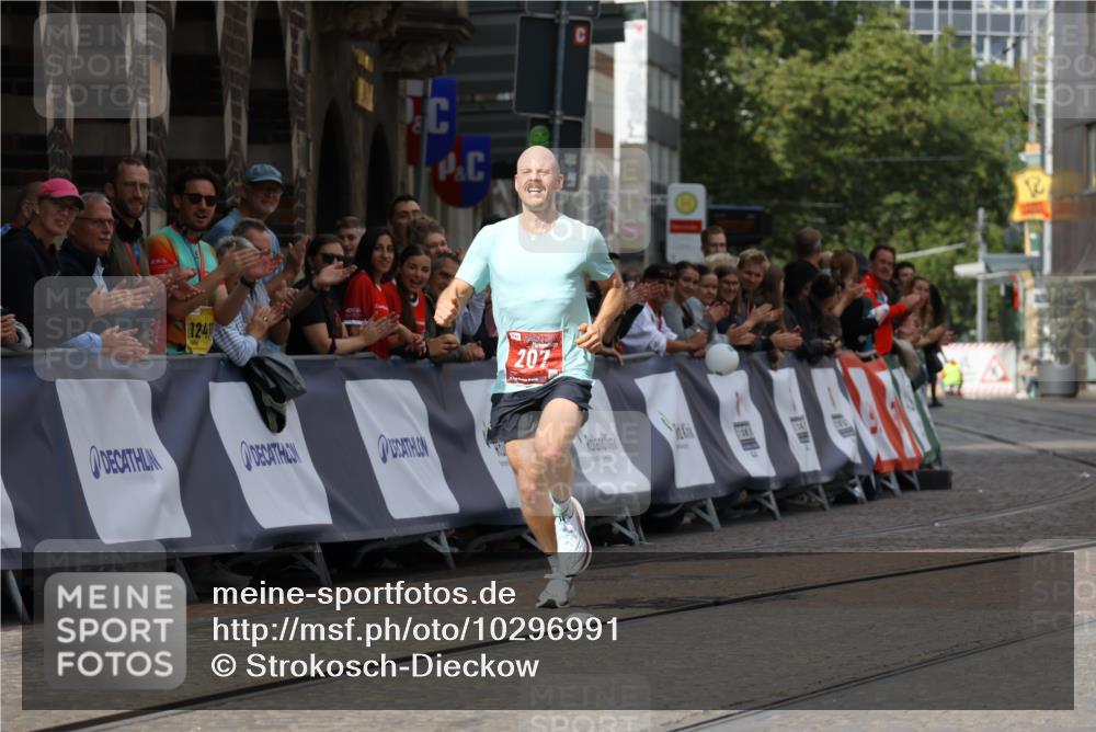 13.09.2026 - 21. swb-Marathon Bremen Strokosch-Dieckow http://msf.ph/oto/10296991 13.09.2026 12:19:33 Ziel 207 meine-sportfotos.de