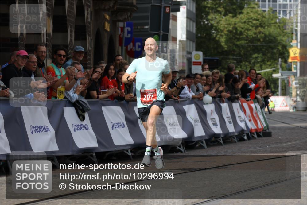13.09.2026 - 21. swb-Marathon Bremen Strokosch-Dieckow http://msf.ph/oto/10296994 13.09.2026 12:19:34 Ziel 207 meine-sportfotos.de