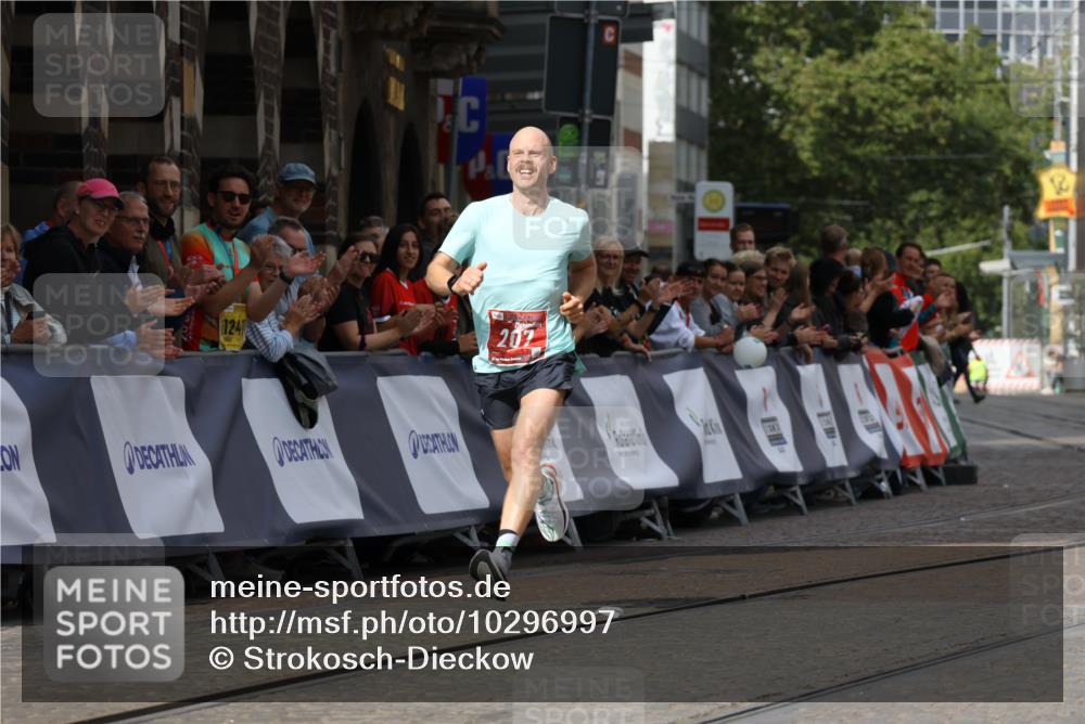 13.09.2026 - 21. swb-Marathon Bremen Strokosch-Dieckow http://msf.ph/oto/10296997 13.09.2026 12:19:34 Ziel 207 meine-sportfotos.de