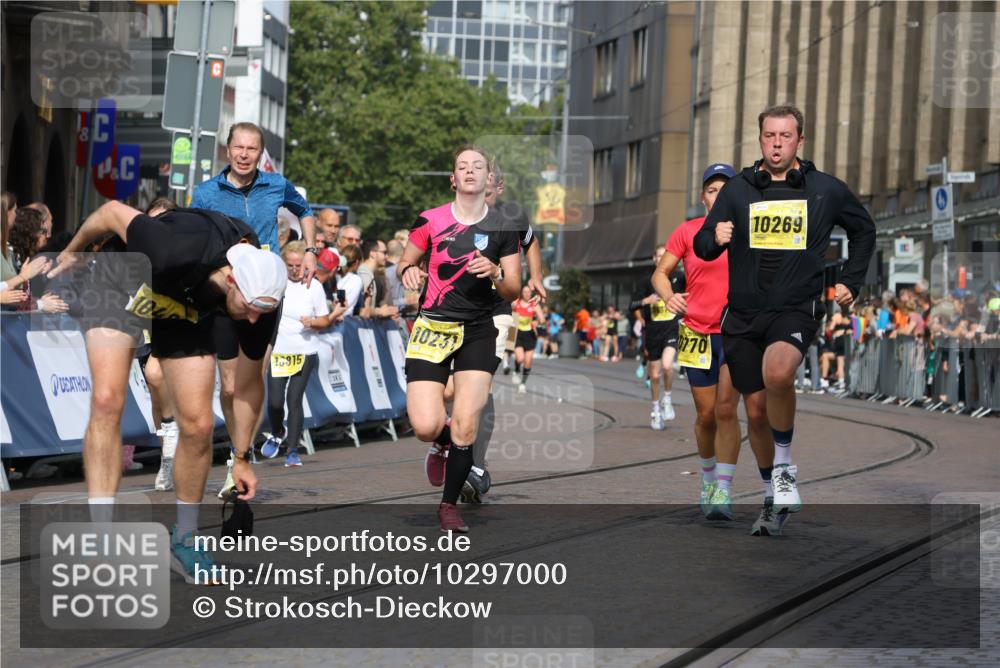 13.09.2026 - 21. swb-Marathon Bremen Strokosch-Dieckow http://msf.ph/oto/10297000 13.09.2026 10:48:40 Ziel 10316, 10421, 10426, 10638, 11135, 11241, 11582, 11683, 11781, 11815, 11837, 12259, 13570, 10815, 11885, 12204, 13512 meine-sportfotos.de