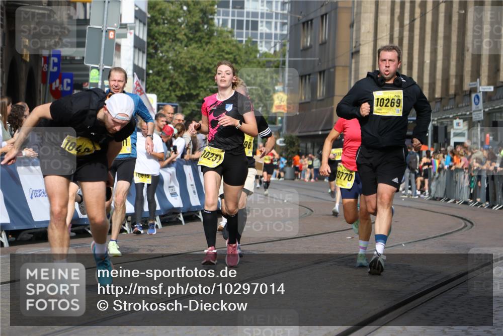 13.09.2026 - 21. swb-Marathon Bremen Strokosch-Dieckow http://msf.ph/oto/10297014 13.09.2026 10:48:40 Ziel 10316, 10421, 10426, 10638, 11135, 11241, 11582, 11683, 11781, 11815, 11837, 12259, 13570, 10815, 11885, 12204, 13512 meine-sportfotos.de