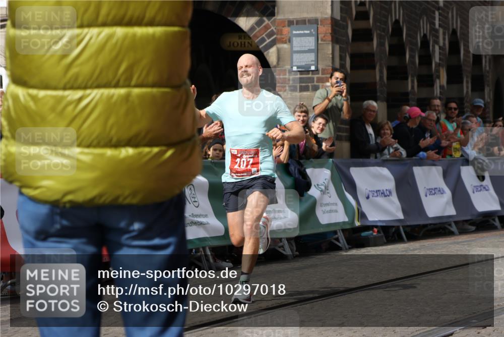 13.09.2026 - 21. swb-Marathon Bremen Strokosch-Dieckow http://msf.ph/oto/10297018 13.09.2026 12:19:36 Ziel 207 meine-sportfotos.de