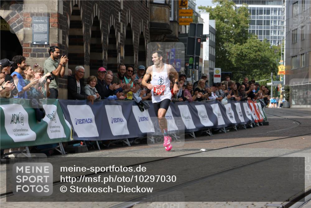 13.09.2026 - 21. swb-Marathon Bremen Strokosch-Dieckow http://msf.ph/oto/10297030 13.09.2026 12:20:44 Ziel 974, 626 meine-sportfotos.de