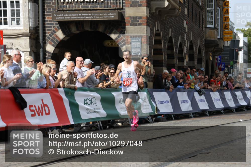 13.09.2026 - 21. swb-Marathon Bremen Strokosch-Dieckow http://msf.ph/oto/10297048 13.09.2026 12:20:45 Ziel 974, 626 meine-sportfotos.de