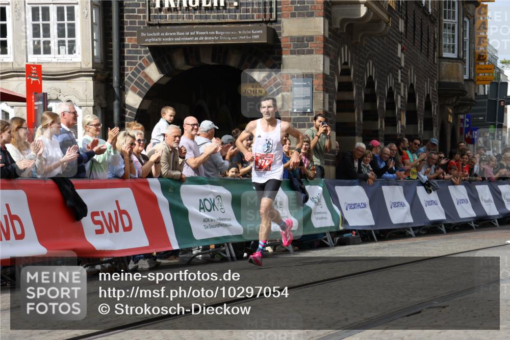 13.09.2026 - 21. swb-Marathon Bremen Strokosch-Dieckow http://msf.ph/oto/10297054 13.09.2026 12:20:45 Ziel 974, 626 meine-sportfotos.de