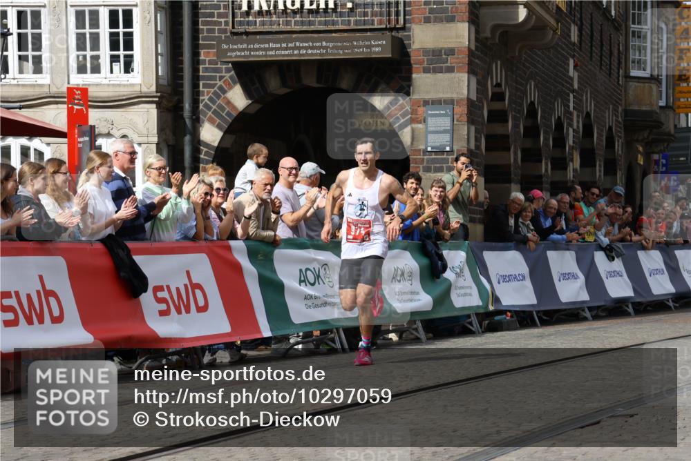 13.09.2026 - 21. swb-Marathon Bremen Strokosch-Dieckow http://msf.ph/oto/10297059 13.09.2026 12:20:45 Ziel 974, 626 meine-sportfotos.de