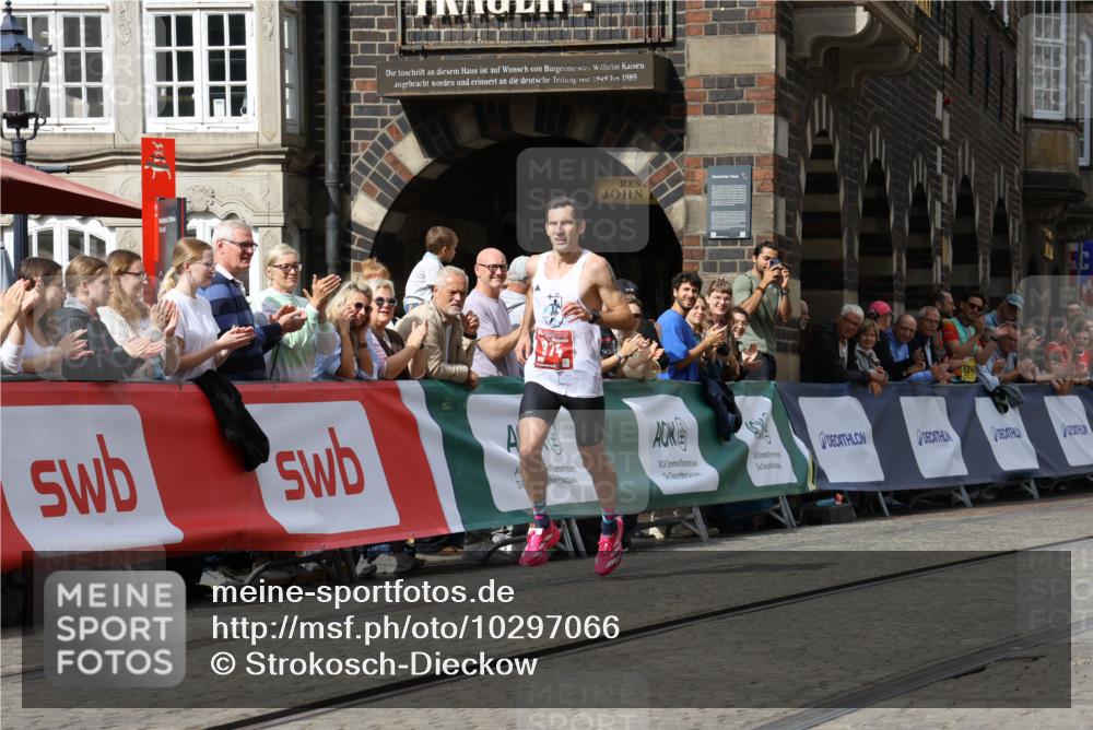 13.09.2026 - 21. swb-Marathon Bremen Strokosch-Dieckow http://msf.ph/oto/10297066 13.09.2026 12:20:45 Ziel 974, 626 meine-sportfotos.de