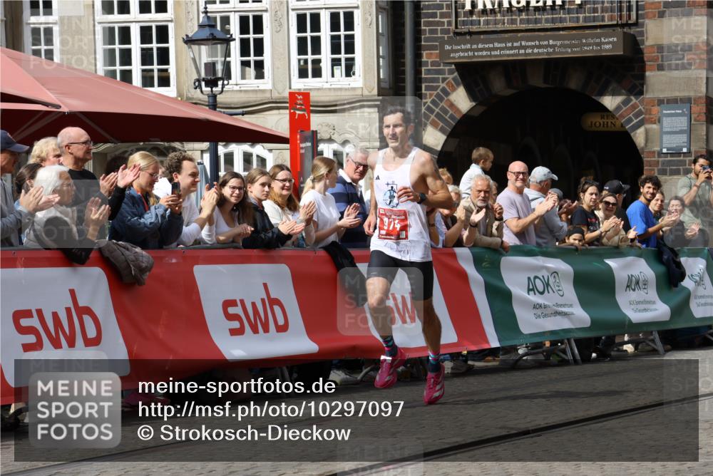 13.09.2026 - 21. swb-Marathon Bremen Strokosch-Dieckow http://msf.ph/oto/10297097 13.09.2026 12:20:46 Ziel 974, 626 meine-sportfotos.de