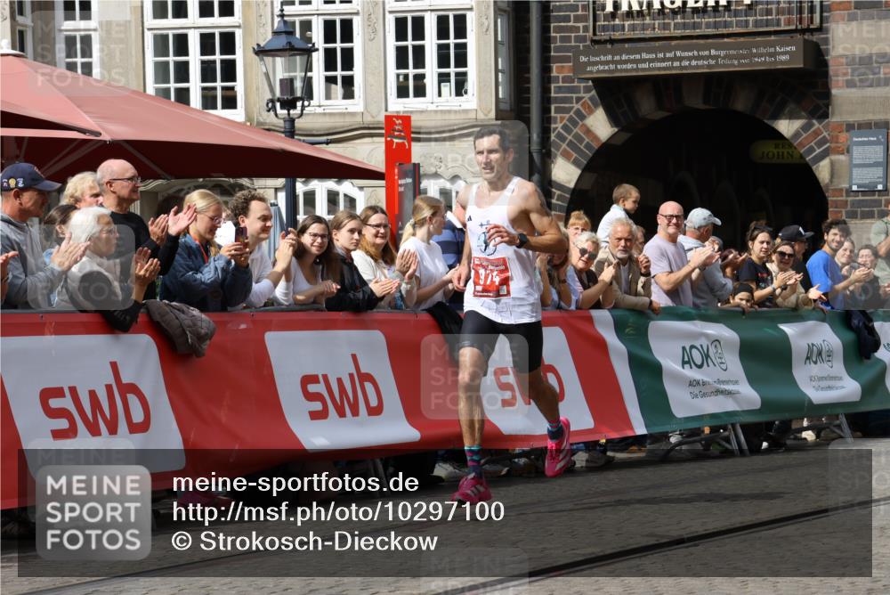 13.09.2026 - 21. swb-Marathon Bremen Strokosch-Dieckow http://msf.ph/oto/10297100 13.09.2026 12:20:46 Ziel 974, 626 meine-sportfotos.de