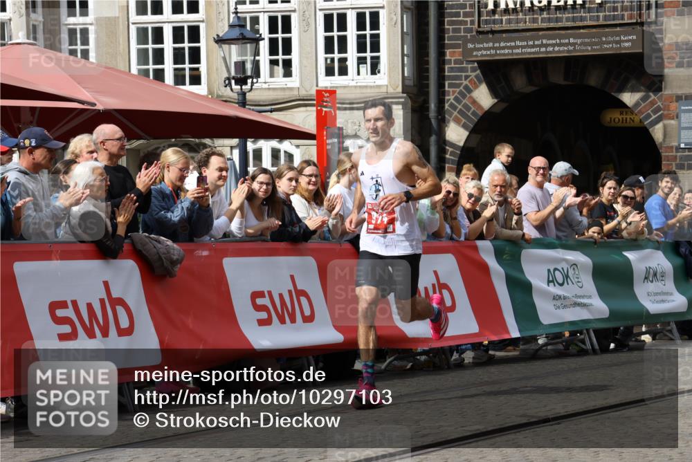 13.09.2026 - 21. swb-Marathon Bremen Strokosch-Dieckow http://msf.ph/oto/10297103 13.09.2026 12:20:46 Ziel 974, 626 meine-sportfotos.de