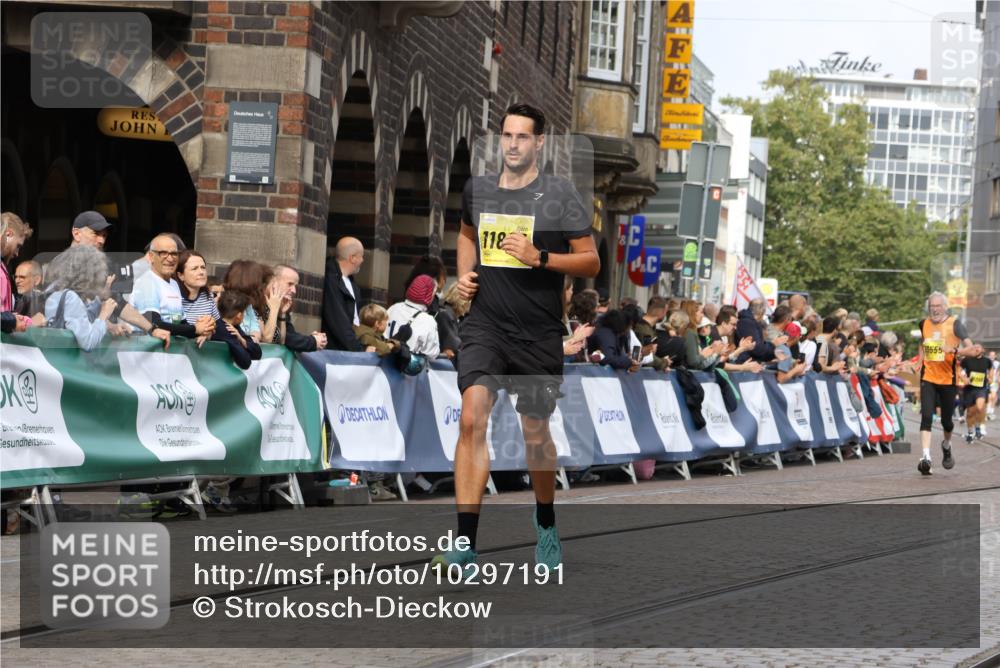 13.09.2026 - 21. swb-Marathon Bremen Strokosch-Dieckow http://msf.ph/oto/10297191 13.09.2026 10:48:59 Ziel 10231, 10269, 10426, 10489, 10538, 10770, 10814, 10815, 10917, 10993, 11196, 11372, 11611, 11837, 11885, 10392, 10514, 10566, 10655, 11316, 11567, 11891, 11896, 11984, 12132, 12149, 12350, 12450, 12529, 13577 meine-sportfotos.de