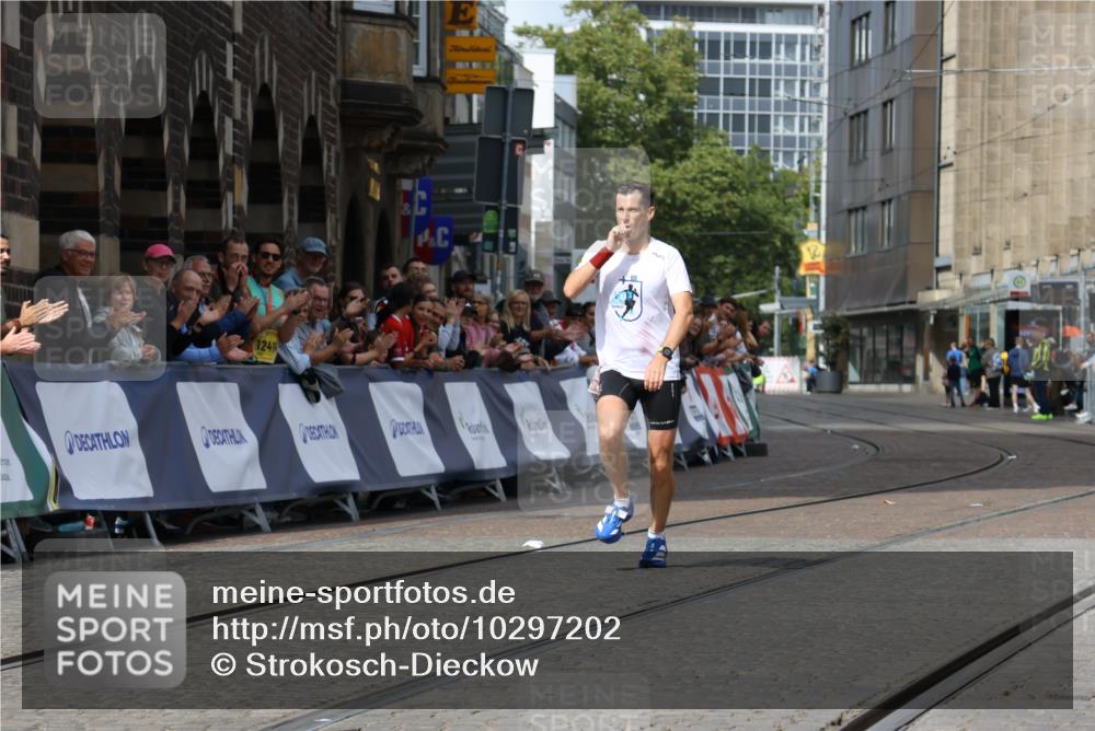 13.09.2026 - 21. swb-Marathon Bremen Strokosch-Dieckow http://msf.ph/oto/10297202 13.09.2026 12:22:24 Ziel 1681, 176 meine-sportfotos.de