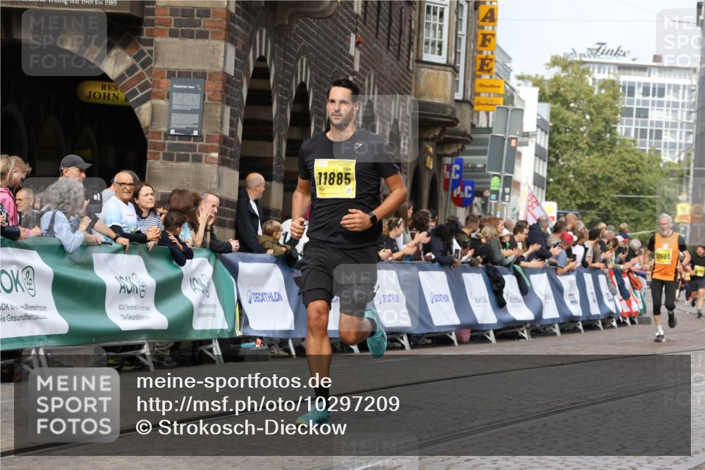 13.09.2026 - 21. swb-Marathon Bremen Strokosch-Dieckow http://msf.ph/oto/10297209 13.09.2026 10:48:59 Ziel 10231, 10269, 10426, 10489, 10538, 10770, 10814, 10815, 10917, 10993, 11196, 11372, 11611, 11837, 11885, 10392, 10514, 10566, 10655, 11316, 11567, 11891, 11896, 11984, 12132, 12149, 12350, 12450, 12529, 13577 meine-sportfotos.de