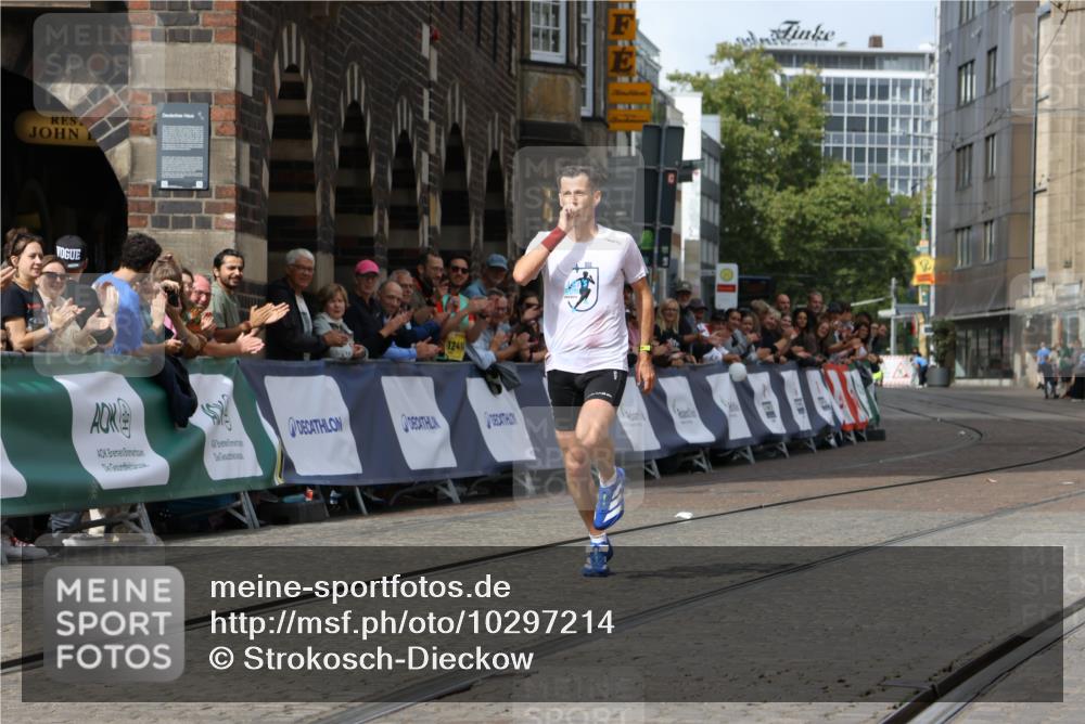 13.09.2026 - 21. swb-Marathon Bremen Strokosch-Dieckow http://msf.ph/oto/10297214 13.09.2026 12:22:25 Ziel 1681, 176 meine-sportfotos.de