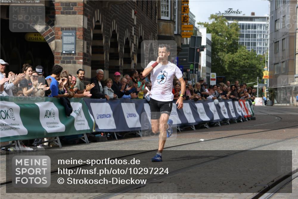 13.09.2026 - 21. swb-Marathon Bremen Strokosch-Dieckow http://msf.ph/oto/10297224 13.09.2026 12:22:25 Ziel 1681, 176 meine-sportfotos.de