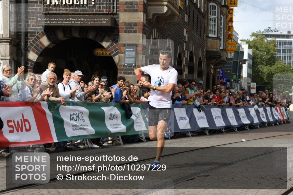 13.09.2026 - 21. swb-Marathon Bremen Strokosch-Dieckow http://msf.ph/oto/10297229 13.09.2026 12:22:25 Ziel 1681, 176 meine-sportfotos.de