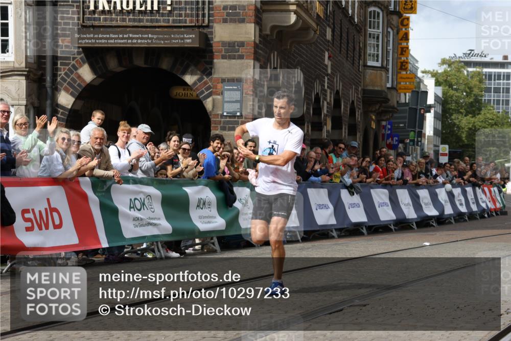 13.09.2026 - 21. swb-Marathon Bremen Strokosch-Dieckow http://msf.ph/oto/10297233 13.09.2026 12:22:26 Ziel 1681, 176 meine-sportfotos.de