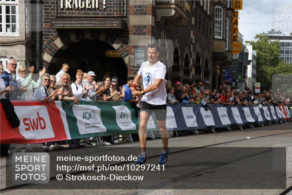 13.09.2026 - 21. swb-Marathon Bremen Strokosch-Dieckow http://msf.ph/oto/10297241 13.09.2026 12:22:26 Ziel 1681, 176 meine-sportfotos.de