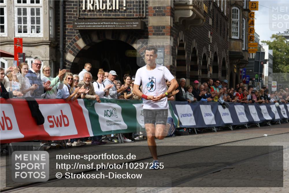 13.09.2026 - 21. swb-Marathon Bremen Strokosch-Dieckow http://msf.ph/oto/10297255 13.09.2026 12:22:26 Ziel 1681, 176 meine-sportfotos.de
