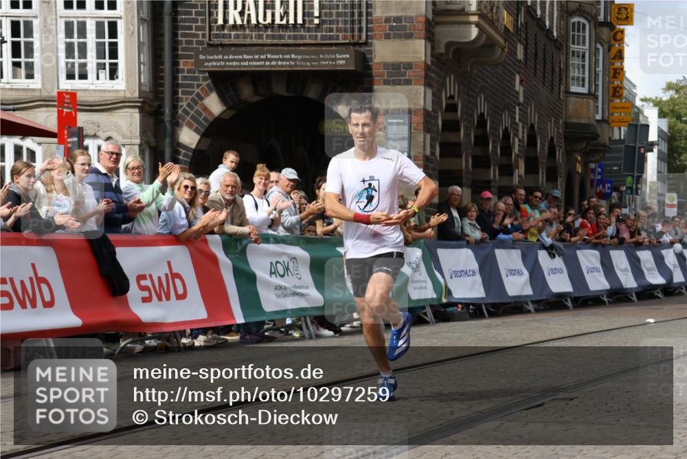 13.09.2026 - 21. swb-Marathon Bremen Strokosch-Dieckow http://msf.ph/oto/10297259 13.09.2026 12:22:26 Ziel 1681, 176 meine-sportfotos.de