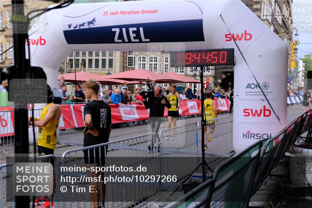 13.09.2026 - 21. swb-Marathon Bremen Tim E. http://msf.ph/oto/10297266 13.09.2026 09:44:52 Ziel  meine-sportfotos.de