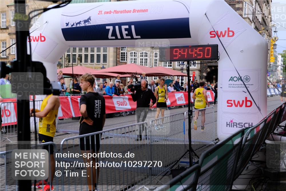 13.09.2026 - 21. swb-Marathon Bremen Tim E. http://msf.ph/oto/10297270 13.09.2026 09:44:52 Ziel  meine-sportfotos.de