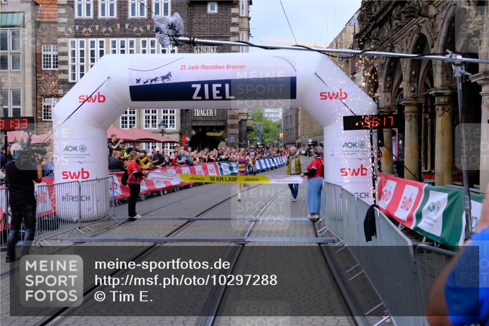 13.09.2026 - 21. swb-Marathon Bremen Tim E. http://msf.ph/oto/10297288 13.09.2026 10:26:51 Ziel 13525 meine-sportfotos.de