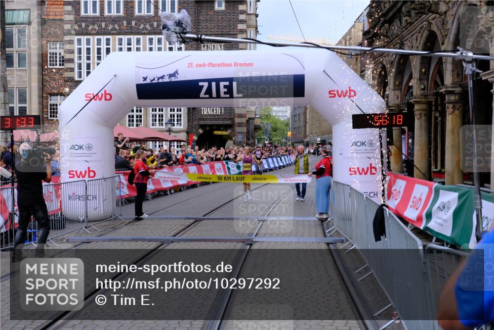 13.09.2026 - 21. swb-Marathon Bremen Tim E. http://msf.ph/oto/10297292 13.09.2026 10:26:51 Ziel 13525 meine-sportfotos.de