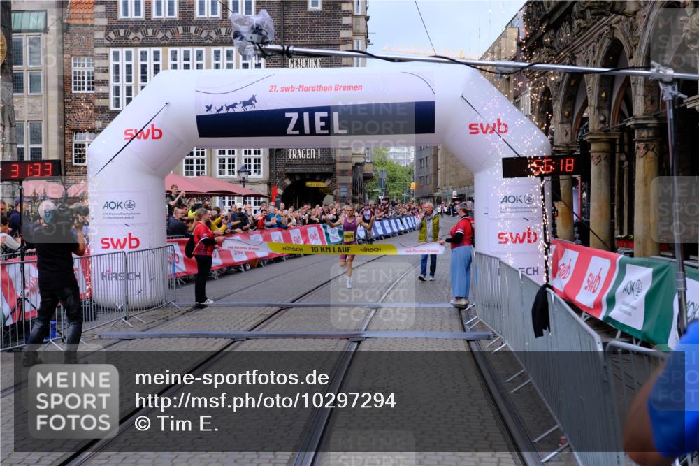 13.09.2026 - 21. swb-Marathon Bremen Tim E. http://msf.ph/oto/10297294 13.09.2026 10:26:51 Ziel 13525 meine-sportfotos.de