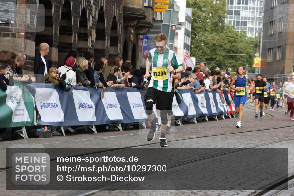 13.09.2026 - 21. swb-Marathon Bremen Strokosch-Dieckow http://msf.ph/oto/10297300 13.09.2026 10:49:02 Ziel 10231, 10269, 10489, 10538, 10770, 10815, 10917, 10993, 11196, 11372, 11611, 11885, 13512, 10294, 10392, 10514, 10655, 11316, 11567, 11891, 11896, 11984, 12132, 12149, 12450, 12529, 13577 meine-sportfotos.de