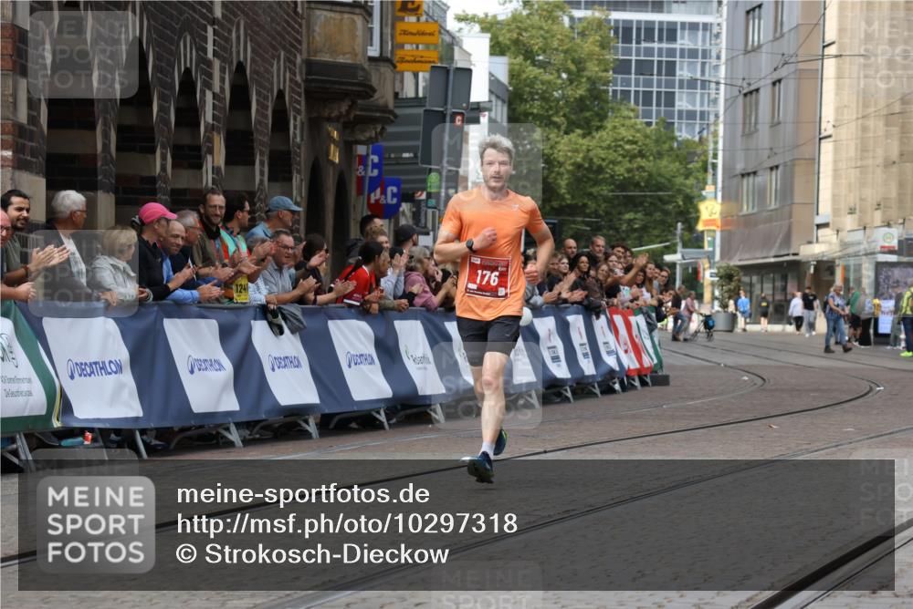 13.09.2026 - 21. swb-Marathon Bremen Strokosch-Dieckow http://msf.ph/oto/10297318 13.09.2026 12:22:59 Ziel 176 meine-sportfotos.de