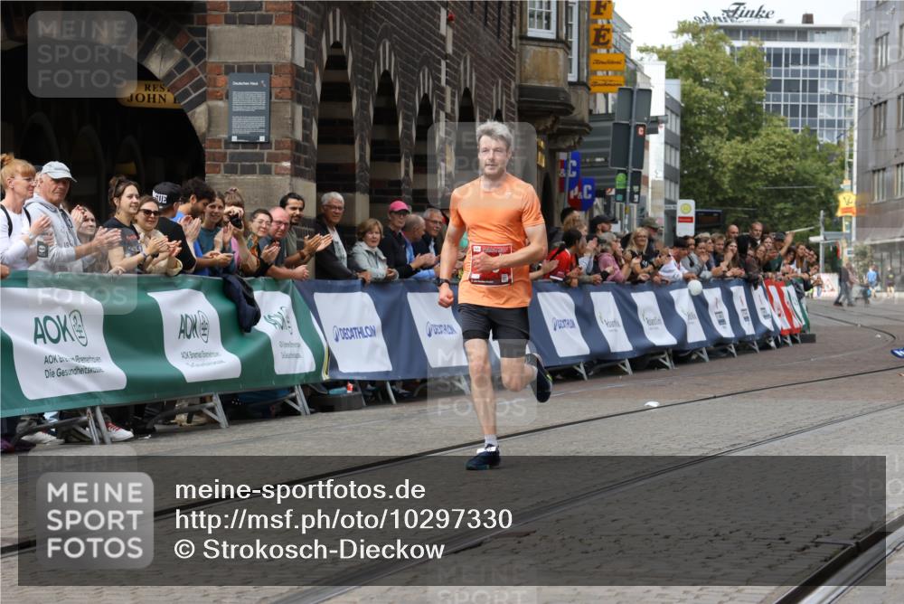13.09.2026 - 21. swb-Marathon Bremen Strokosch-Dieckow http://msf.ph/oto/10297330 13.09.2026 12:23:00 Ziel 176 meine-sportfotos.de