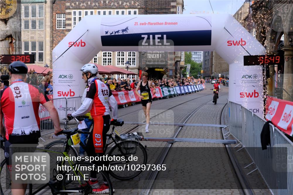 13.09.2026 - 21. swb-Marathon Bremen Tim E. http://msf.ph/oto/10297365 13.09.2026 10:27:22 Ziel 13627 meine-sportfotos.de