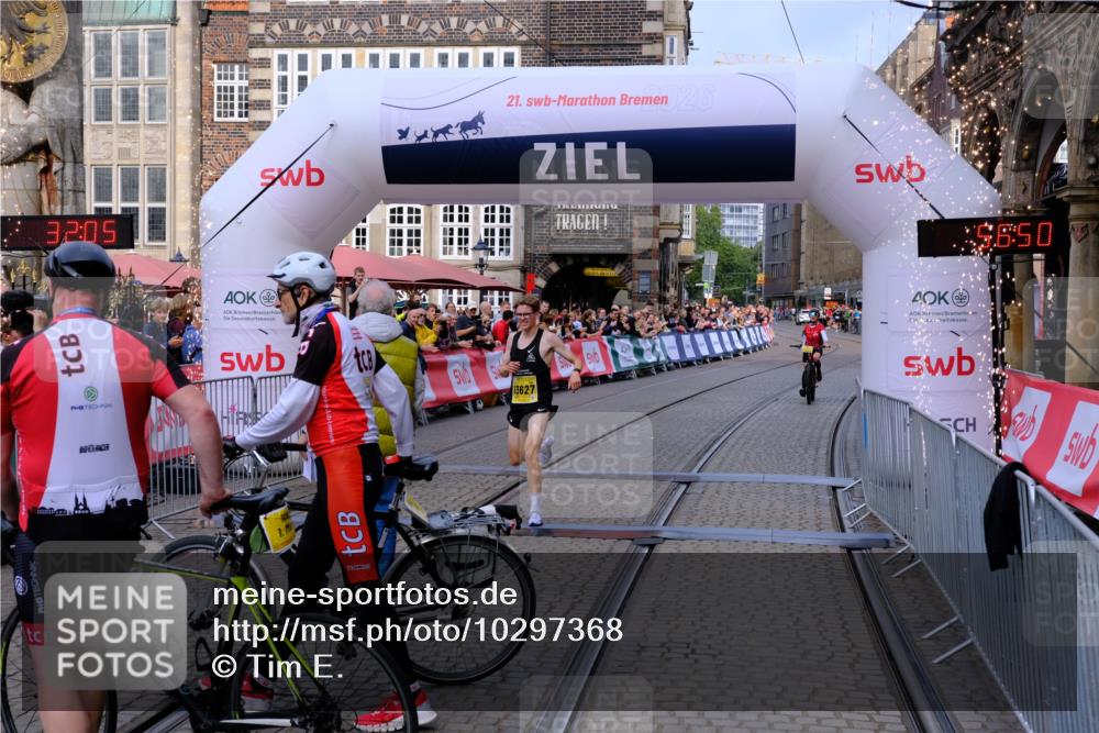 13.09.2026 - 21. swb-Marathon Bremen Tim E. http://msf.ph/oto/10297368 13.09.2026 10:27:23 Ziel 13627 meine-sportfotos.de