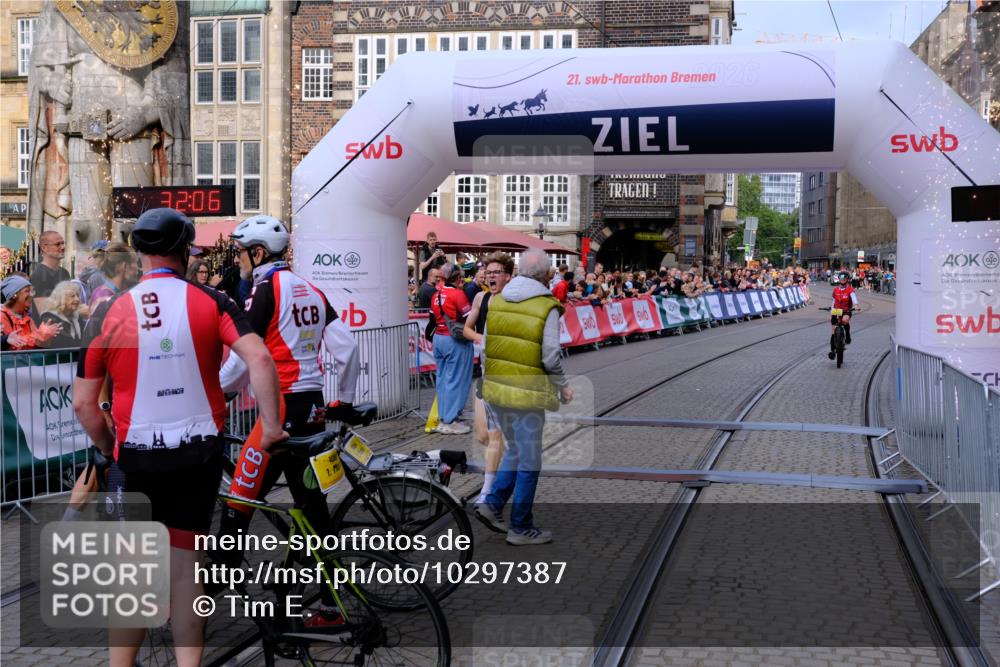 13.09.2026 - 21. swb-Marathon Bremen Tim E. http://msf.ph/oto/10297387 13.09.2026 10:27:23 Ziel 13627 meine-sportfotos.de