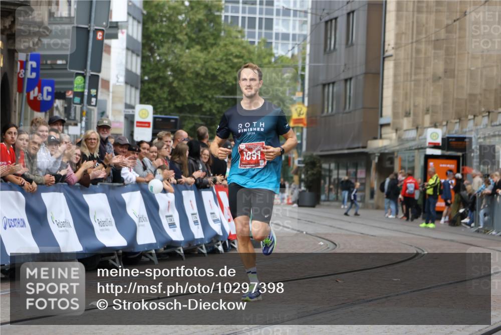 13.09.2026 - 21. swb-Marathon Bremen Strokosch-Dieckow http://msf.ph/oto/10297398 13.09.2026 12:25:01 Ziel 1091 meine-sportfotos.de